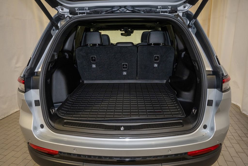 Used 2023 Jeep Grand Cherokee Altitude image 6