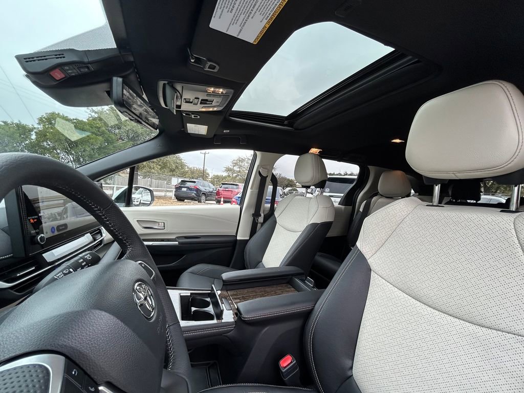 Used 2026 Toyota Sienna Limited image 12