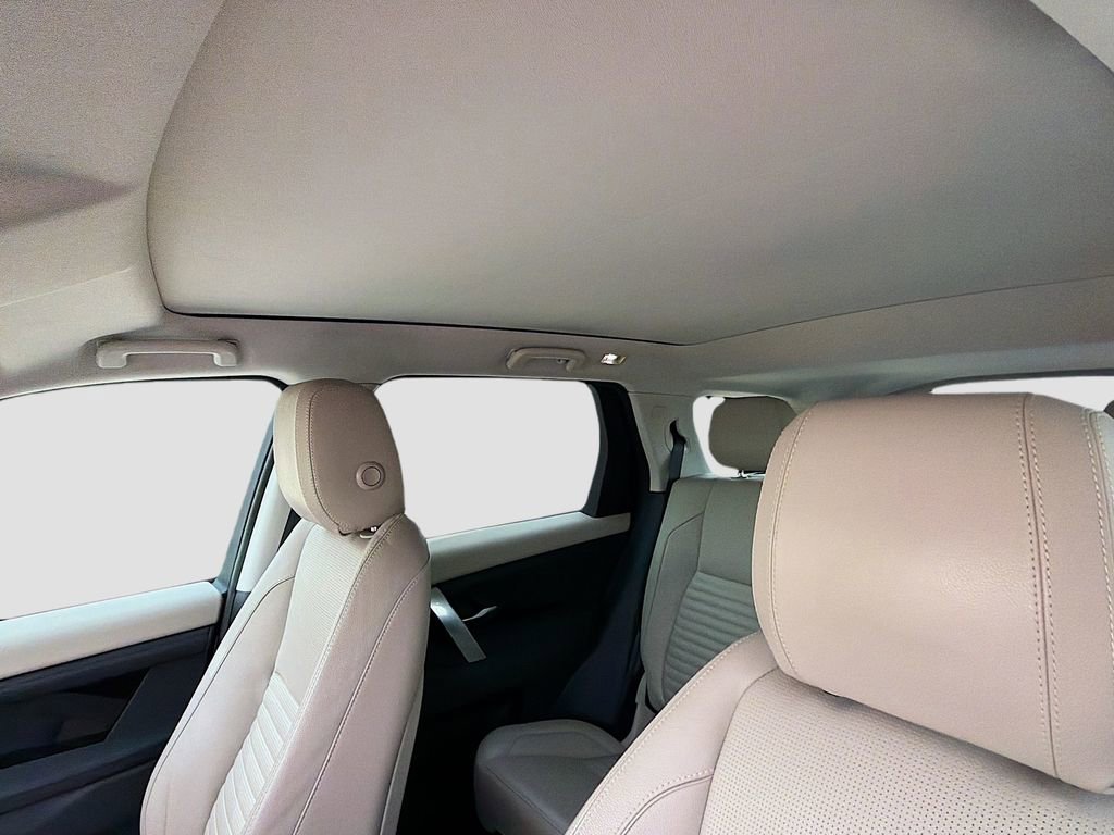 Used 2020 Land Rover Discovery Sport SE image 27