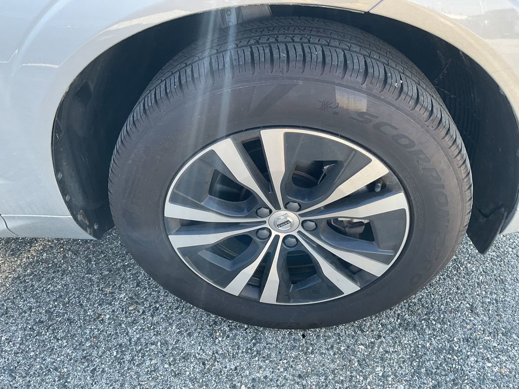 Used 2024 Volvo XC60 B5 Core image 11