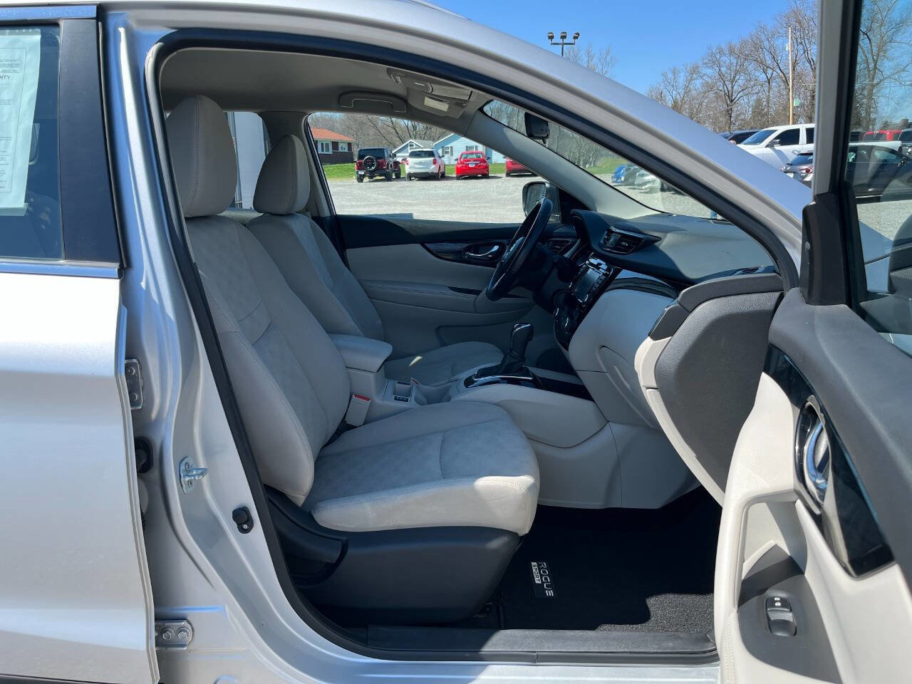 Used 2018 Nissan Rogue Sport SV w/ SV Technology Package AWD/4WD image 10