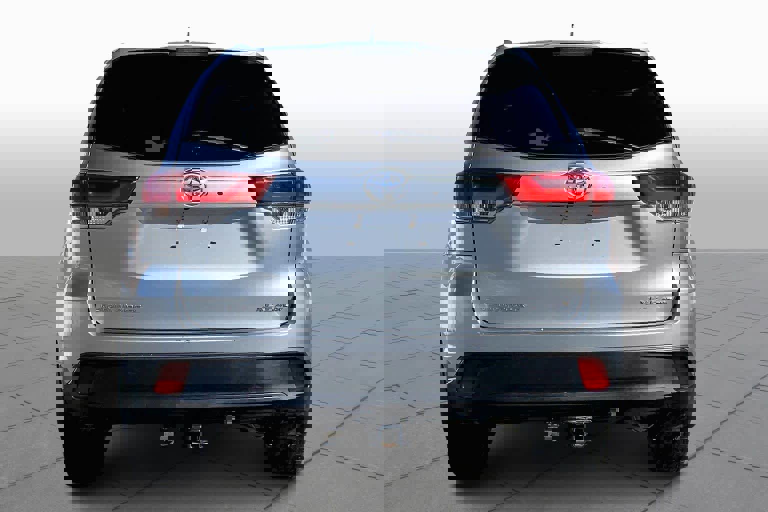 Used 2019 Toyota Highlander XLE w/ Carpet Mat Package (TMS) image 5