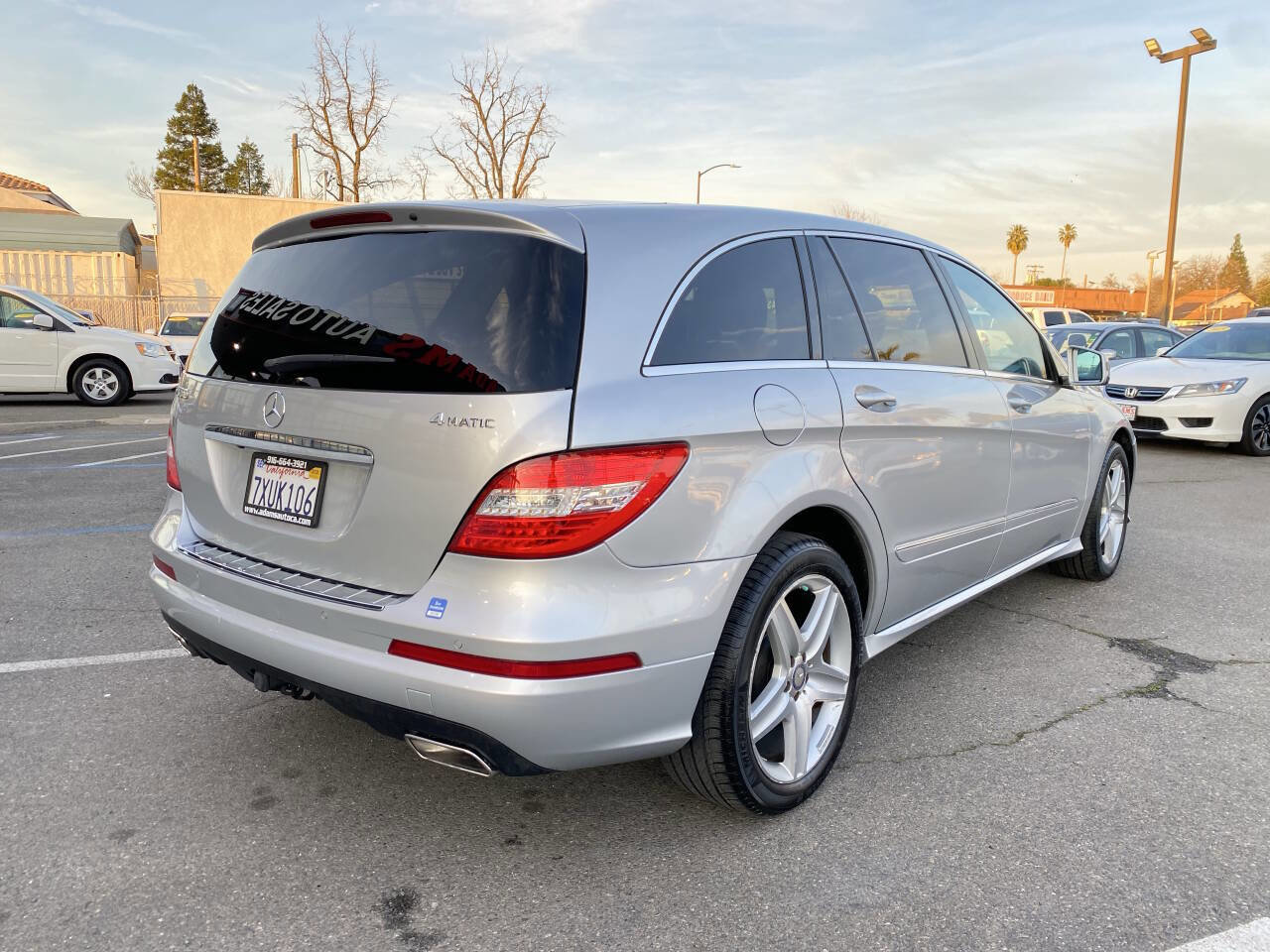 Used 2011 Mercedes-Benz R 350 4MATIC image 3