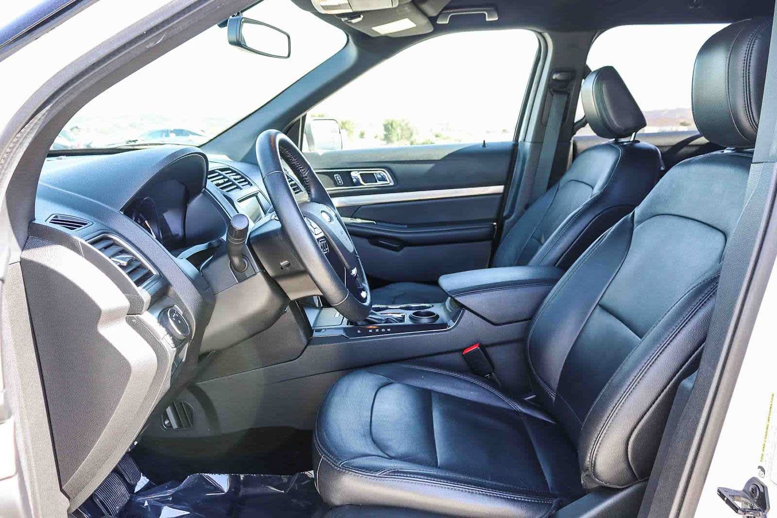 Used 2018 Ford Explorer XLT w/ Equipment Group 202A FWD image 19