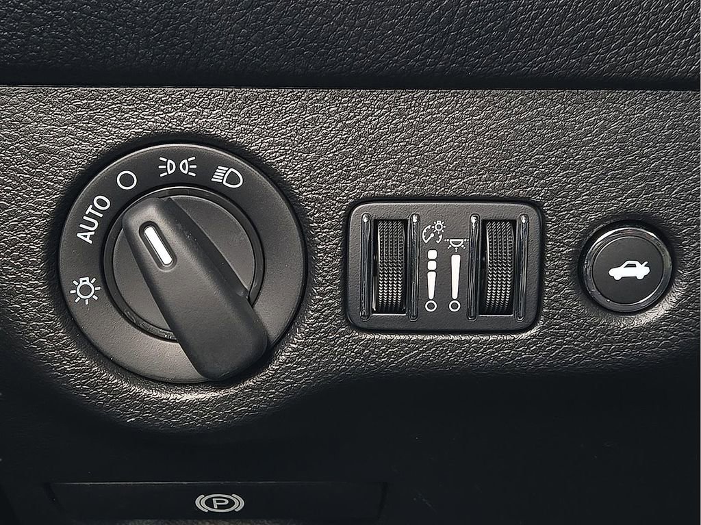 Used 2023 Dodge Challenger R/T w/ Blacktop Package image 17