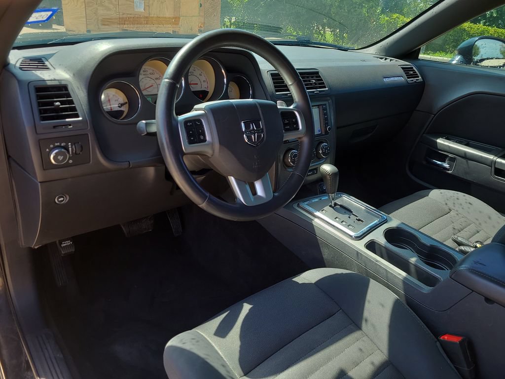 Used 2014 Dodge Challenger R/T RWD image 8