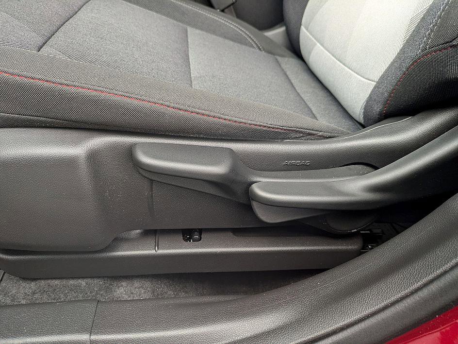 Certified 2025 Chevrolet Trax RS w/ Sunroof Package image 13