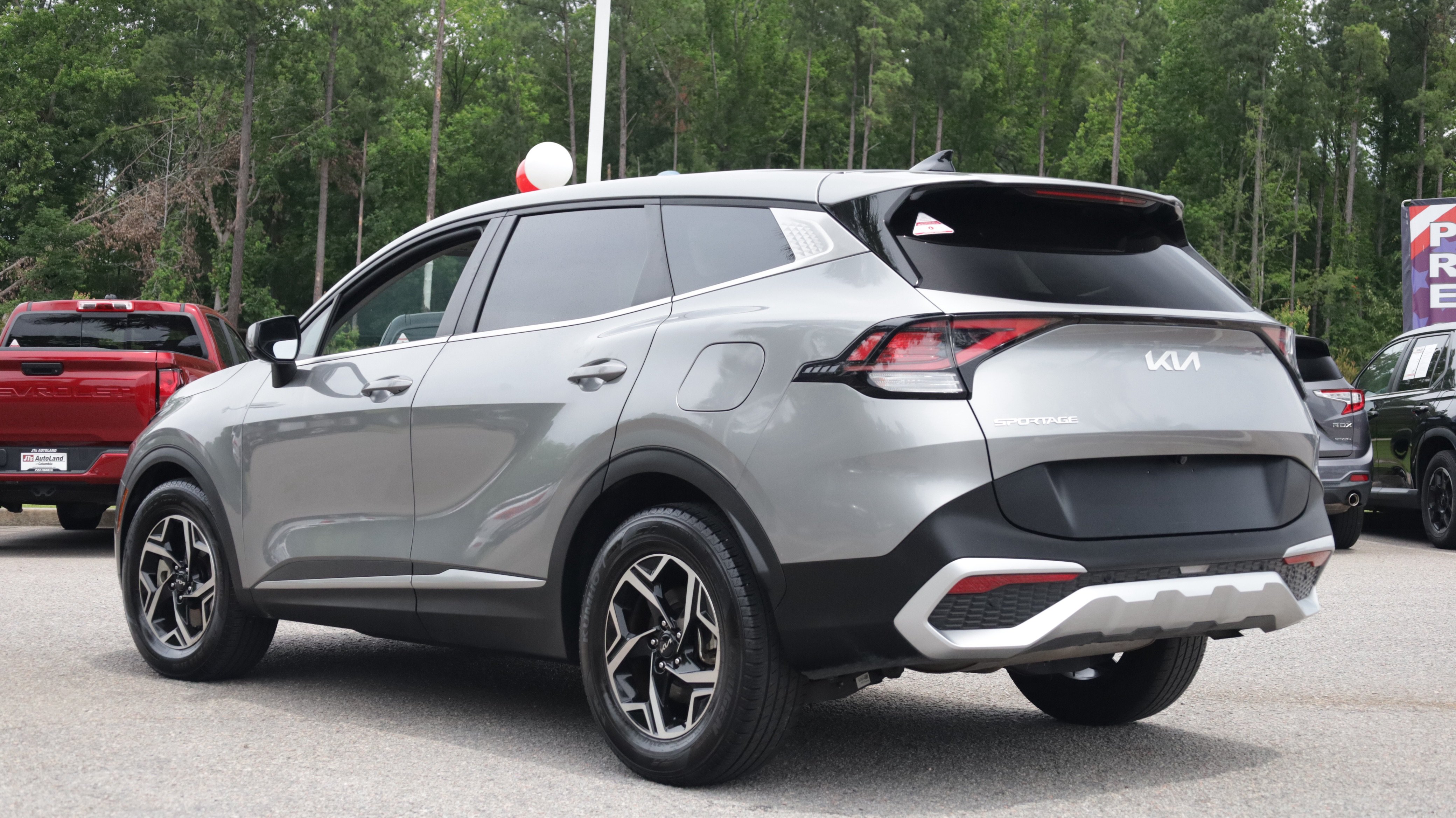 Used 2024 Kia Sportage LX FWD image 3