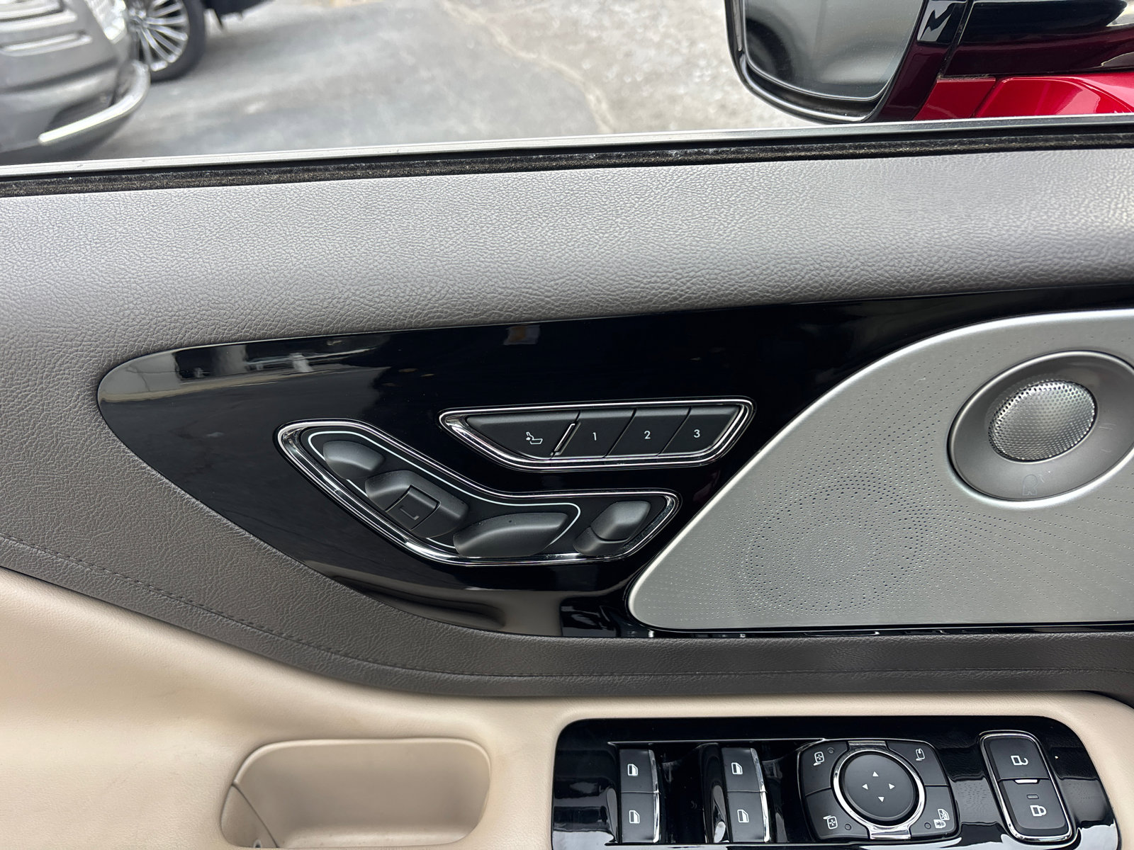 Used 2020 Lincoln Aviator Reserve w/ Equipment Group 202A image 12