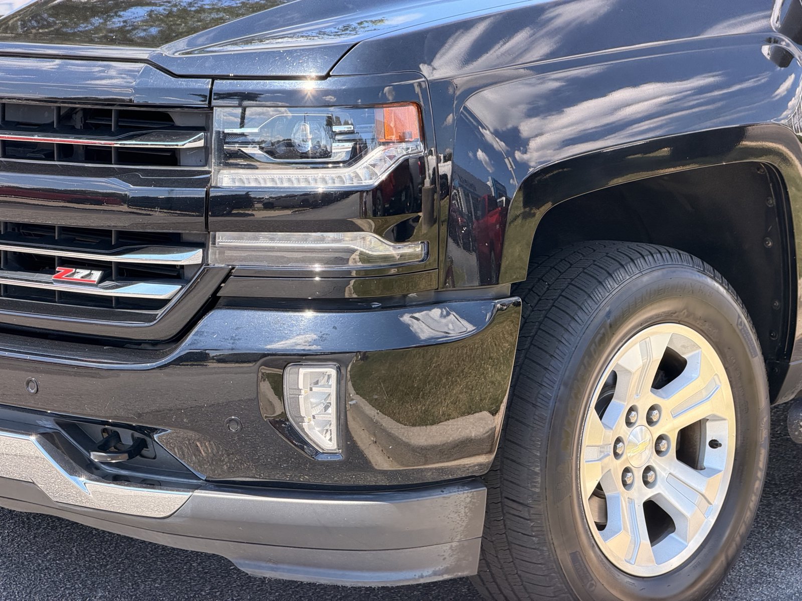 Used 2017 Chevrolet Silverado 1500 LTZ Z71 w/ LTZ Plus Package AWD/4WD image 8