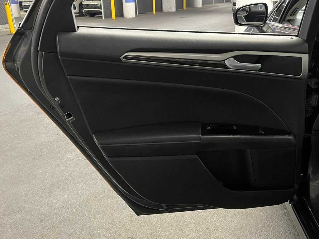Used 2016 Ford Fusion SE w/ Equipment Group 202A FWD image 15