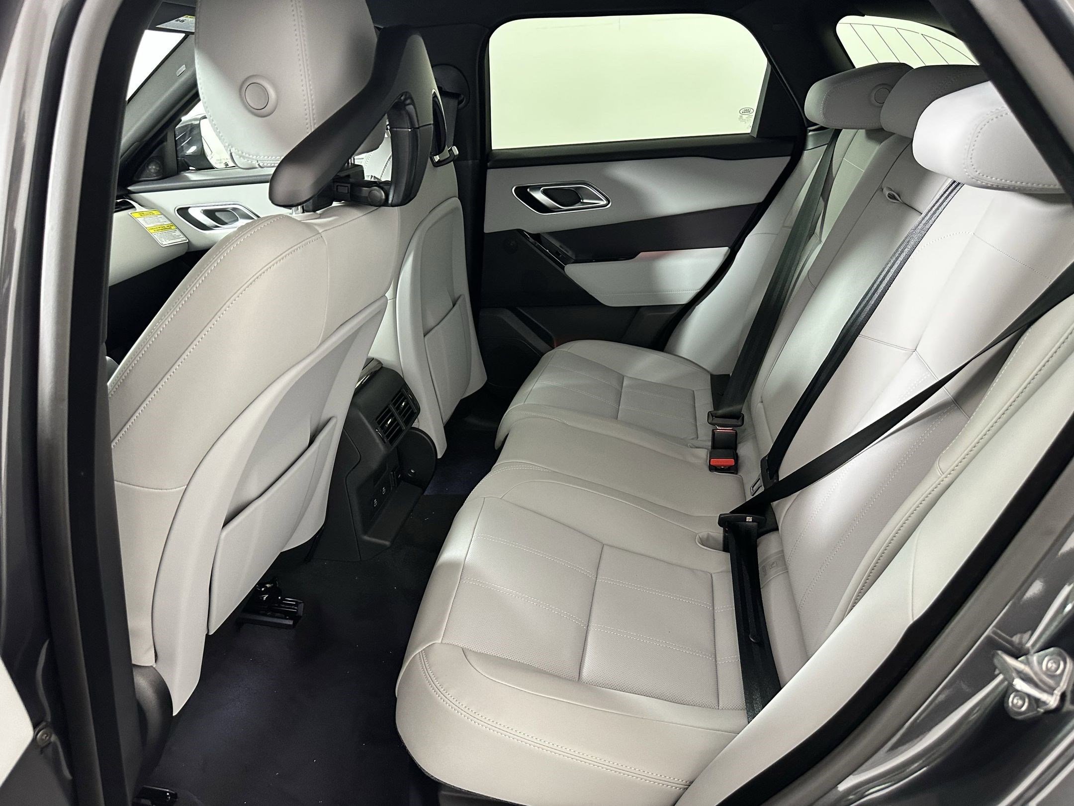New 2026 Land Rover Range Rover Velar Dynamic SE image 11