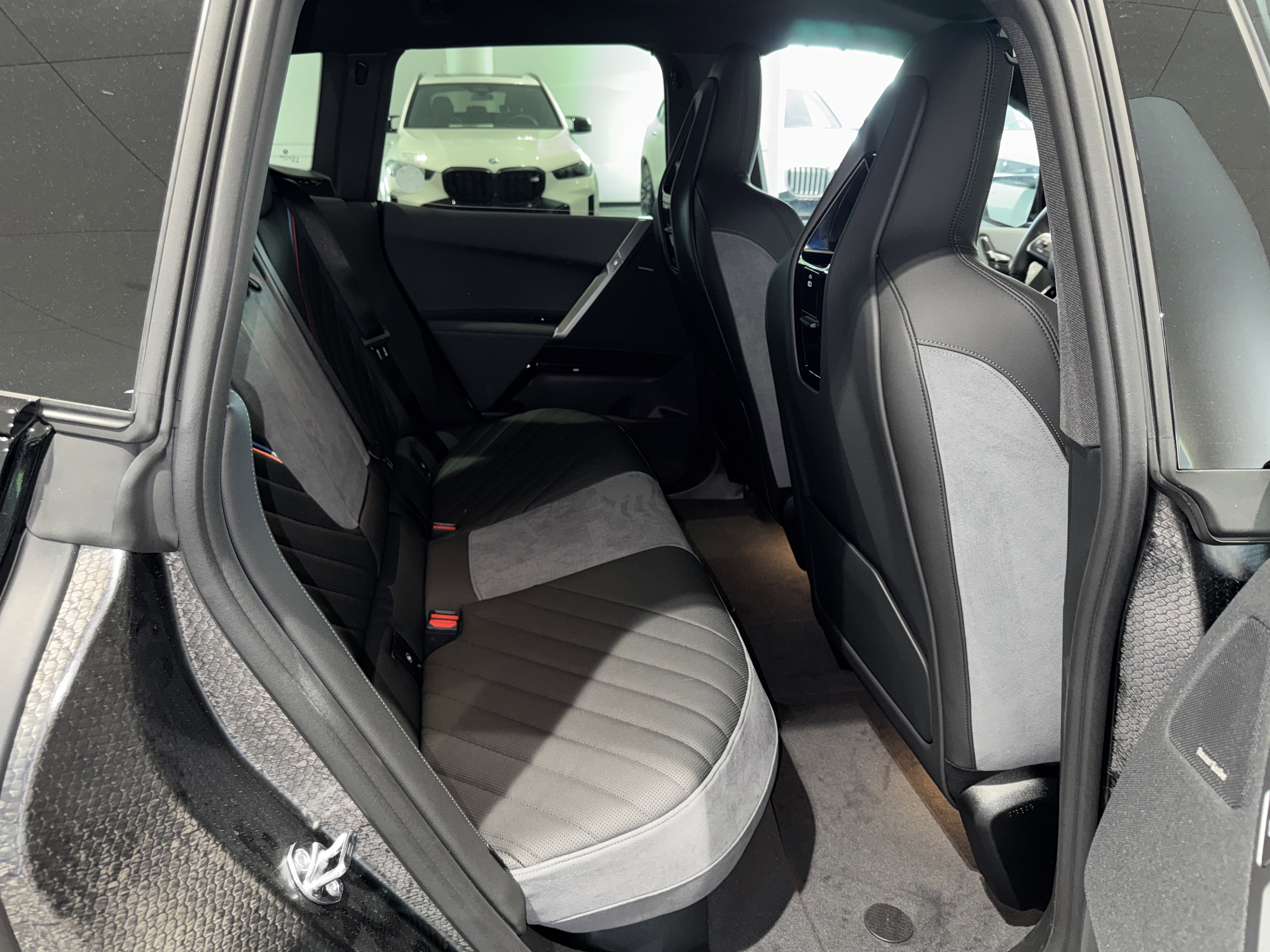 New 2026 BMW iX xDrive60 w/ M Sport Package image 11