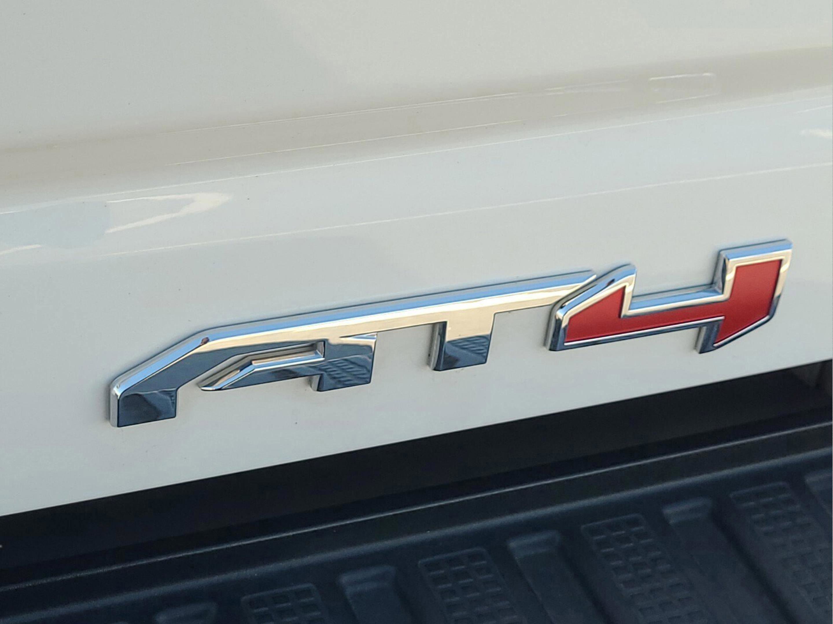 Used 2021 GMC Sierra 2500 AT4 w/ AT4 Premium Plus Package image 13