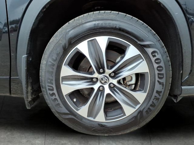 Used 2021 Toyota Highlander XLE image 9