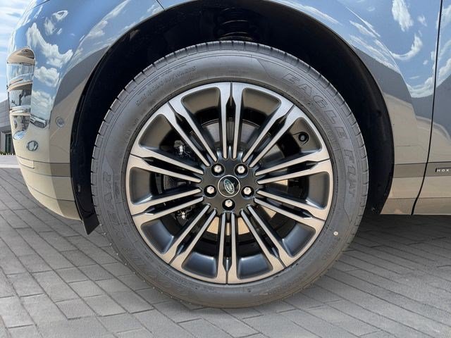 New 2026 Land Rover Range Rover Evoque Hoxton AWD/4WD image 9