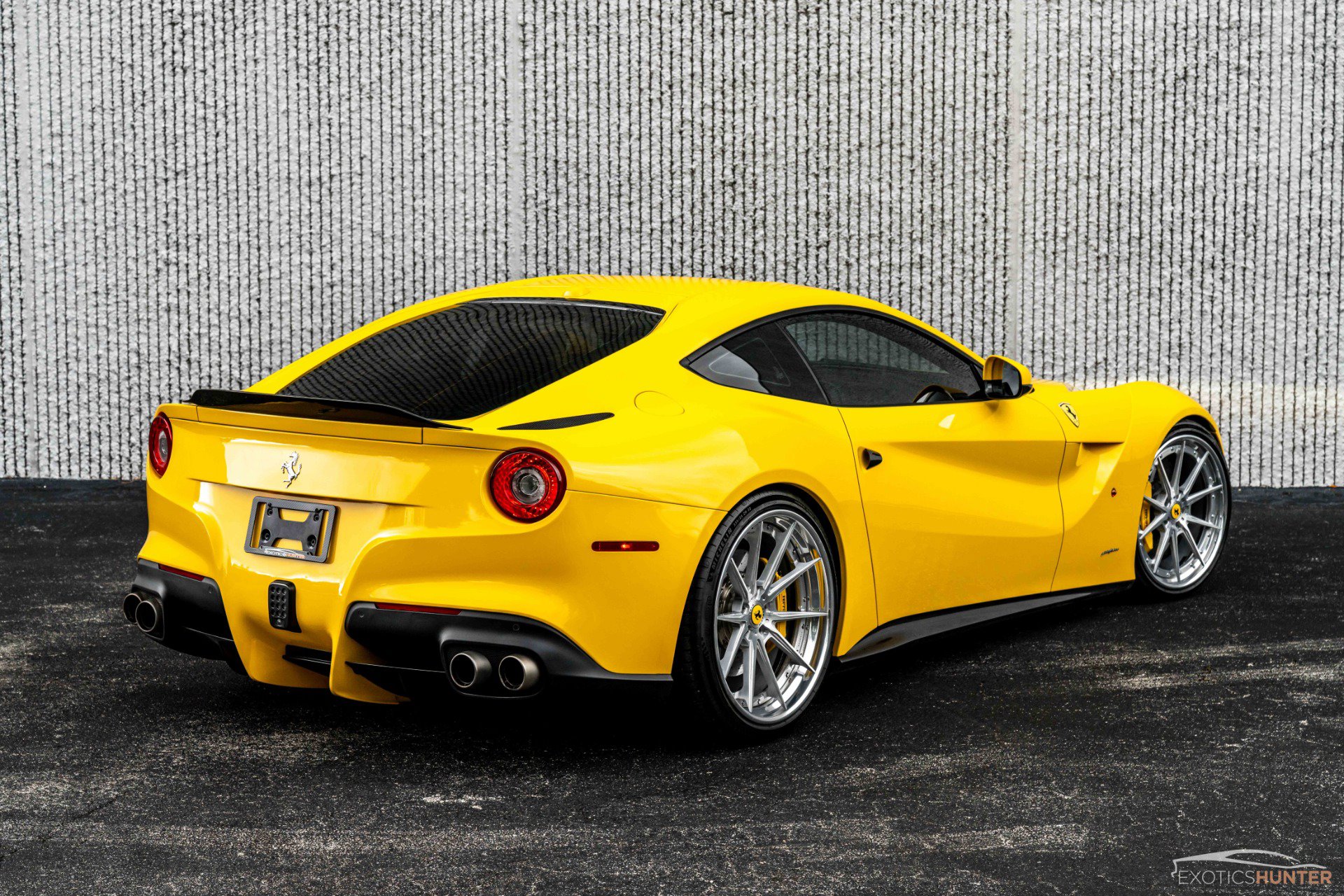 Used 2014 Ferrari F12 Berlinetta RWD image 38