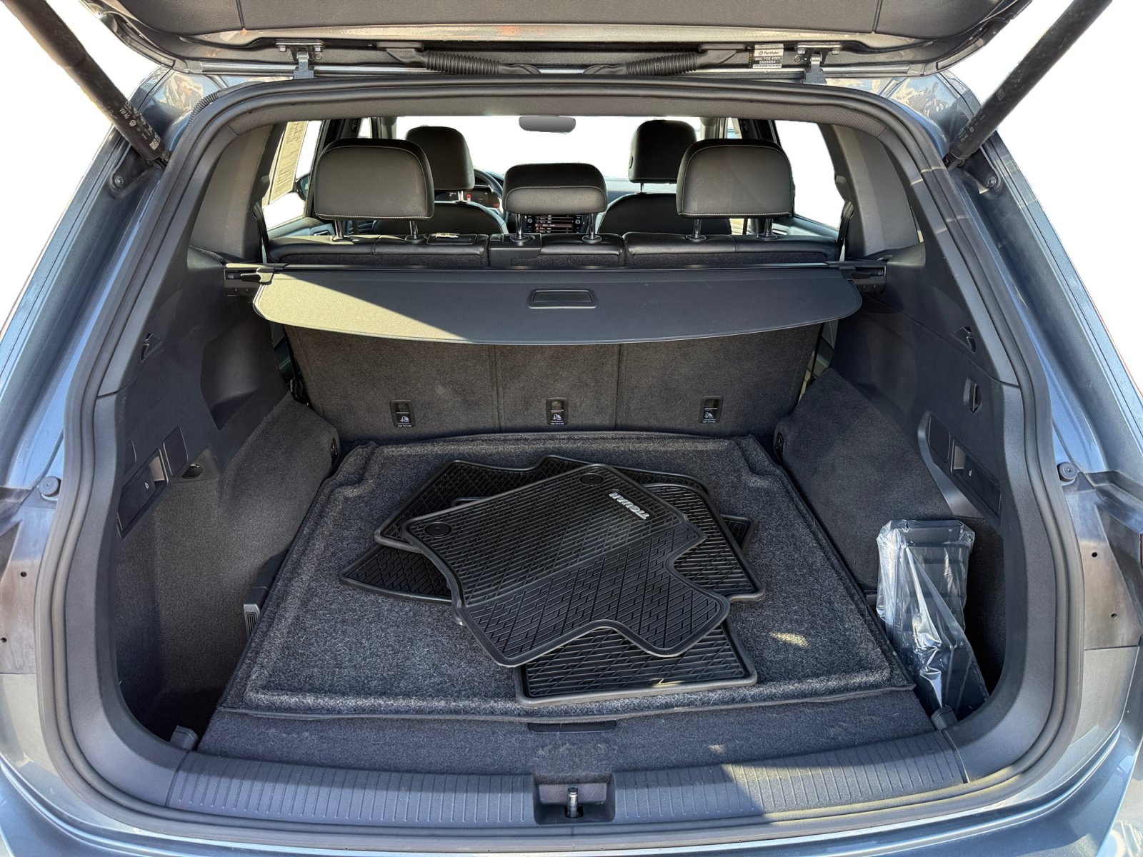 Certified 2024 Volkswagen Tiguan SE R-Line AWD/4WD image 17