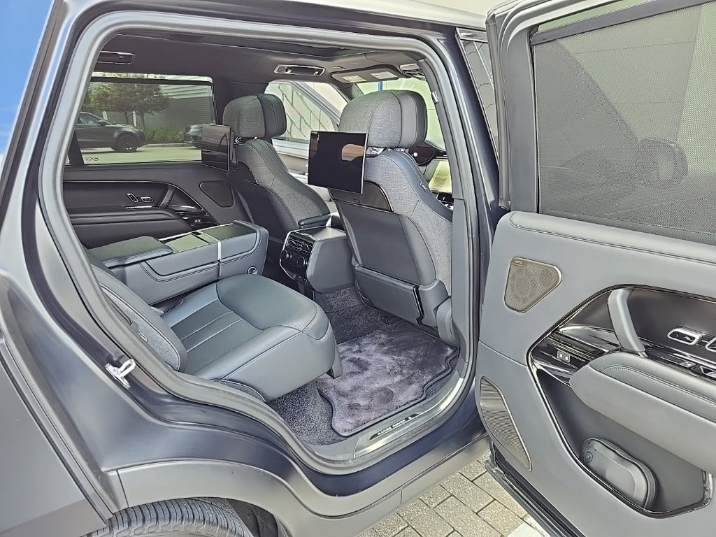 Certified 2023 Land Rover Range Rover SV AWD/4WD image 19