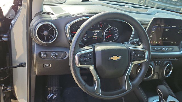 Used 2025 Chevrolet Blazer LT FWD image 11