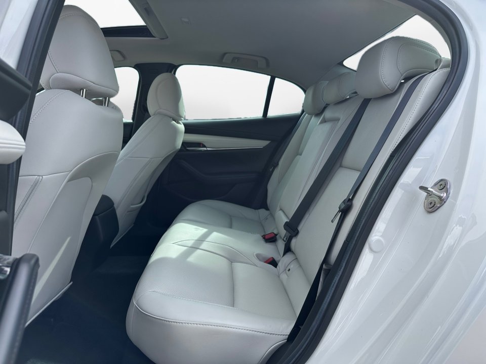 Used 2024 MAZDA MAZDA3 2.5 Turbo Sedan w/Premium Plus image 16