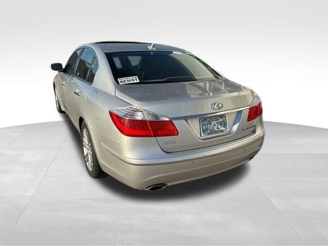 Used 2010 Hyundai Genesis 4.6 w/ Technology Pkg 5 RWD image 4