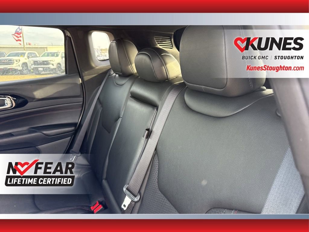 Used 2025 Jeep Compass Trailhawk AWD/4WD image 40