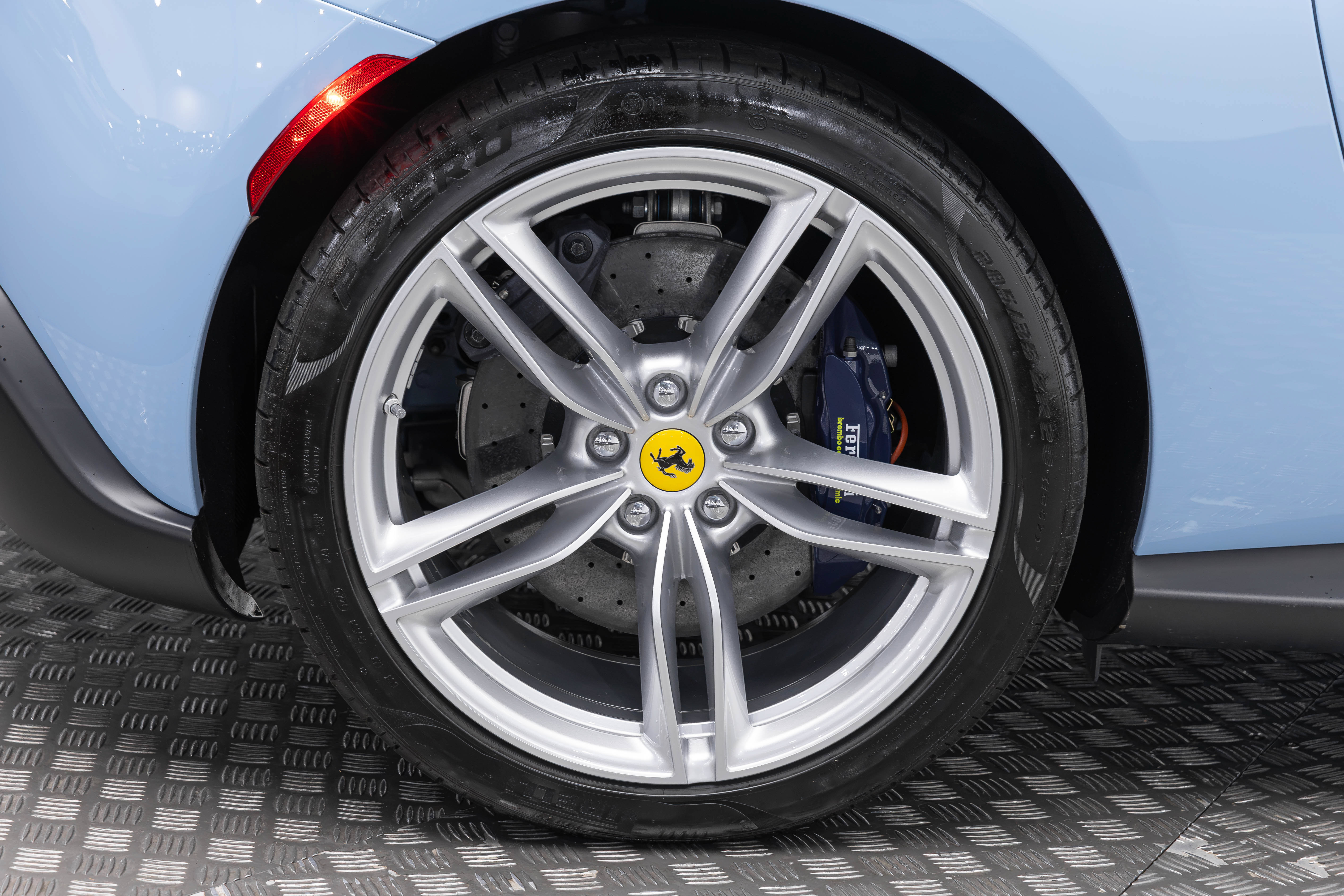 Certified 2025 Ferrari Roma Spider RWD image 54