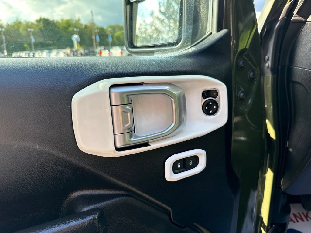 Used 2024 Jeep Wrangler Unlimited w/ Convenience Group AWD/4WD image 8
