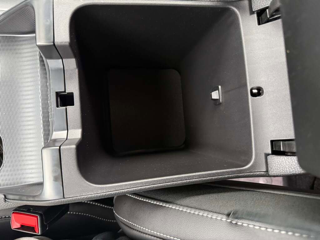 New 2025 Jeep Grand Cherokee Altitude image 30