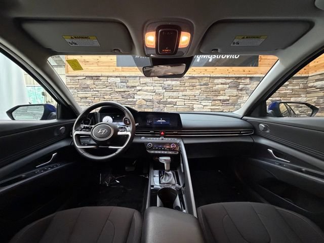 Used 2023 Hyundai Elantra SEL w/ Convenience Package FWD image 18