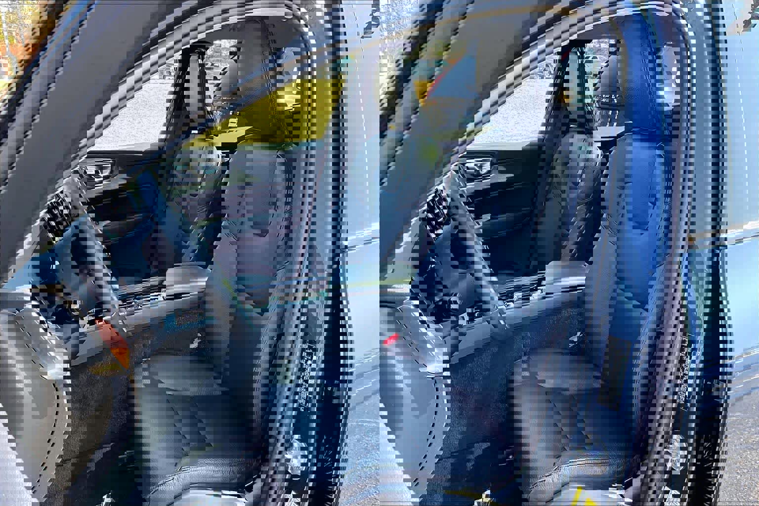 Used 2024 Volvo XC60 B5 Plus w/ Climate Package image 9