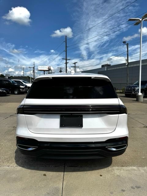 Used 2025 Lincoln Nautilus Premier AWD/4WD image 5