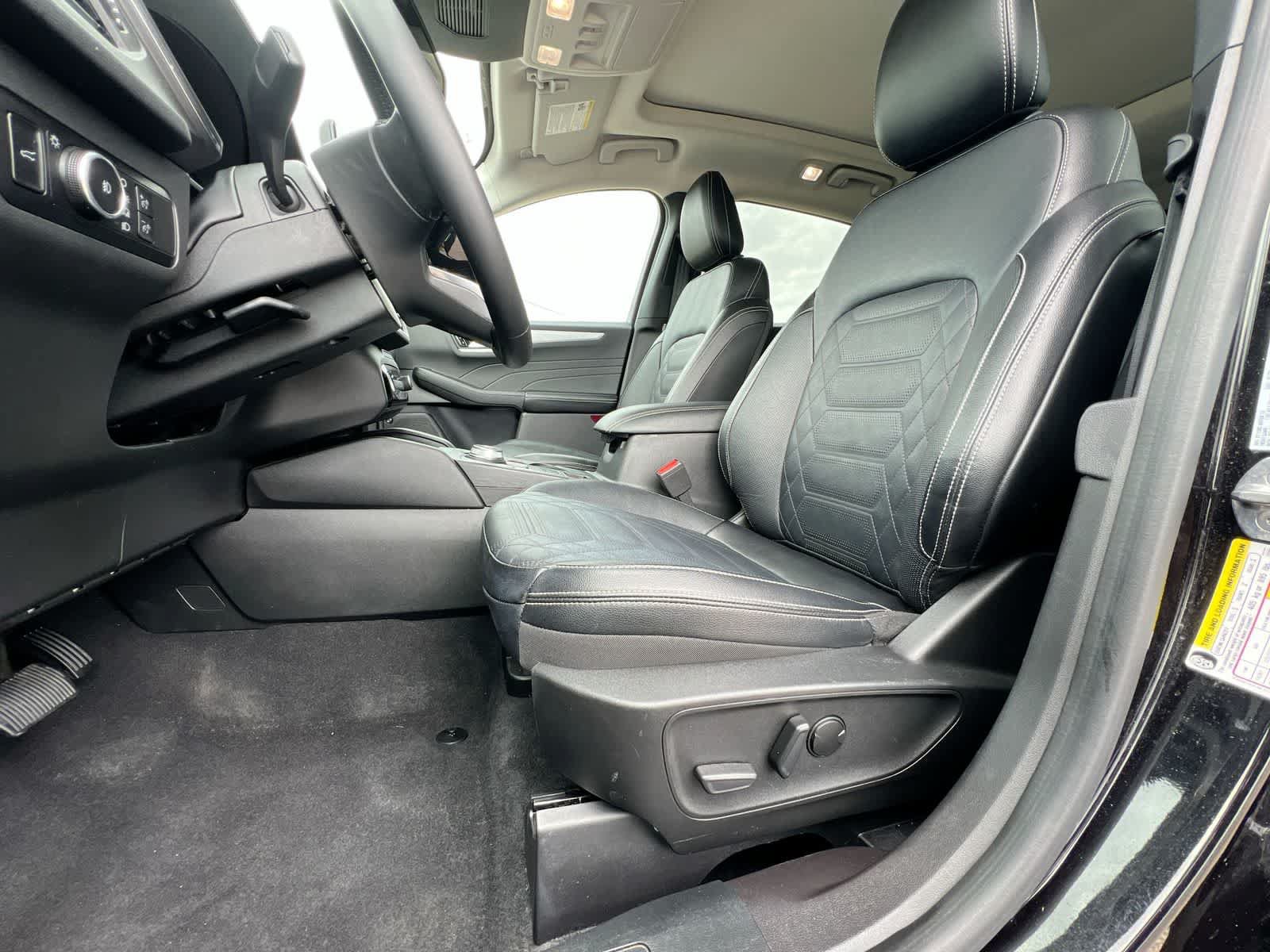 Used 2023 Ford Escape Platinum w/ Premium Technology Package AWD/4WD image 16
