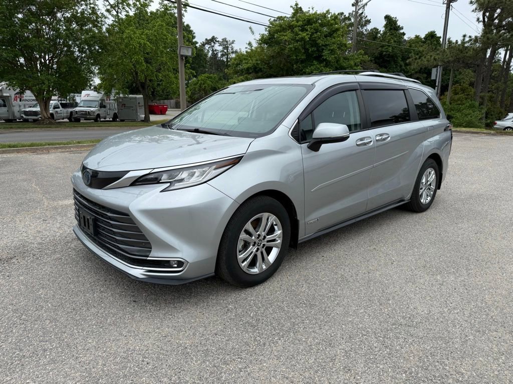 Used 2021 Toyota Sienna Limited AWD/4WD image 3