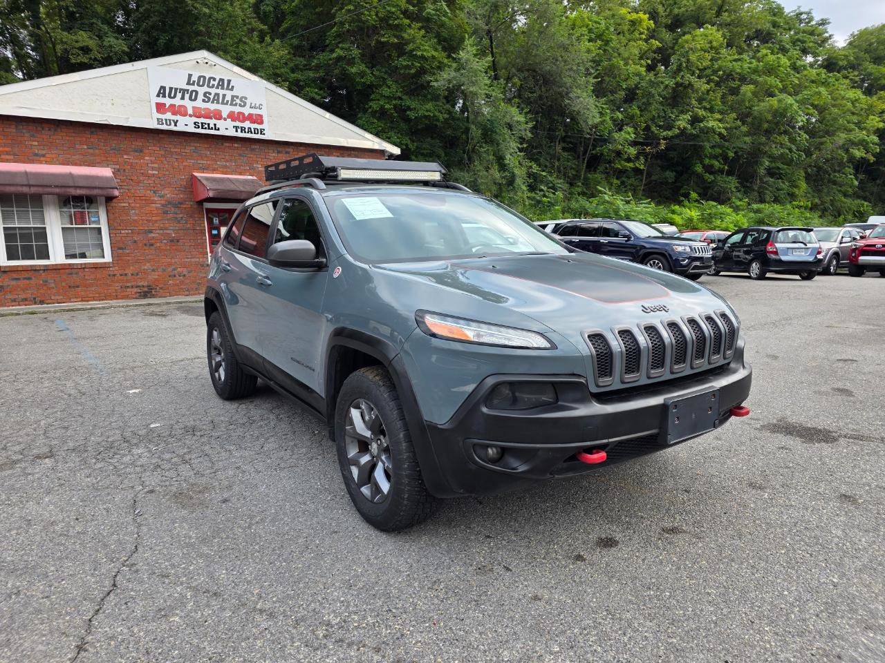 Used 2014 Jeep Cherokee Trailhawk w/ Leather Interior Group AWD/4WD image 3