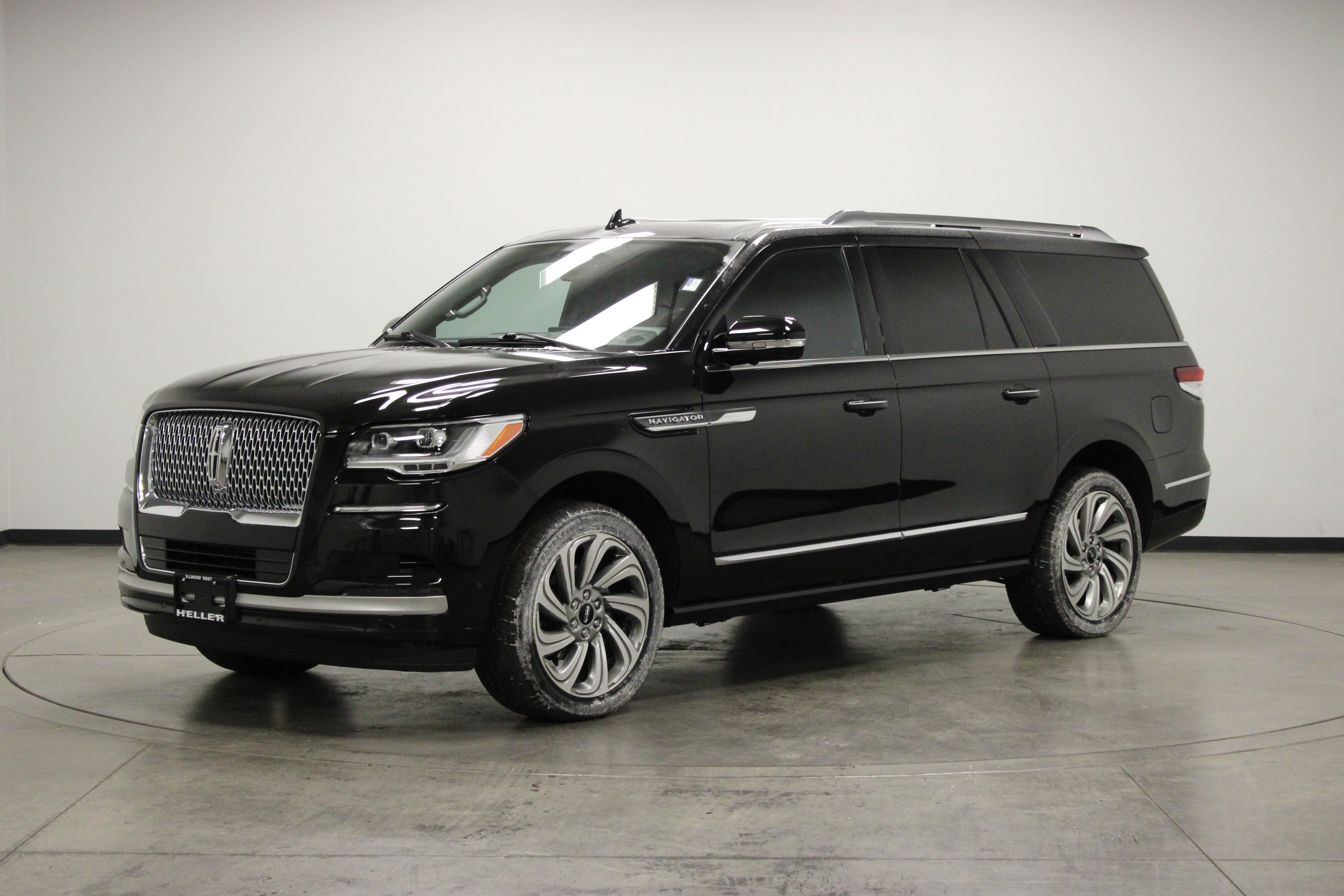 Used 2023 Lincoln Navigator L Reserve image 4