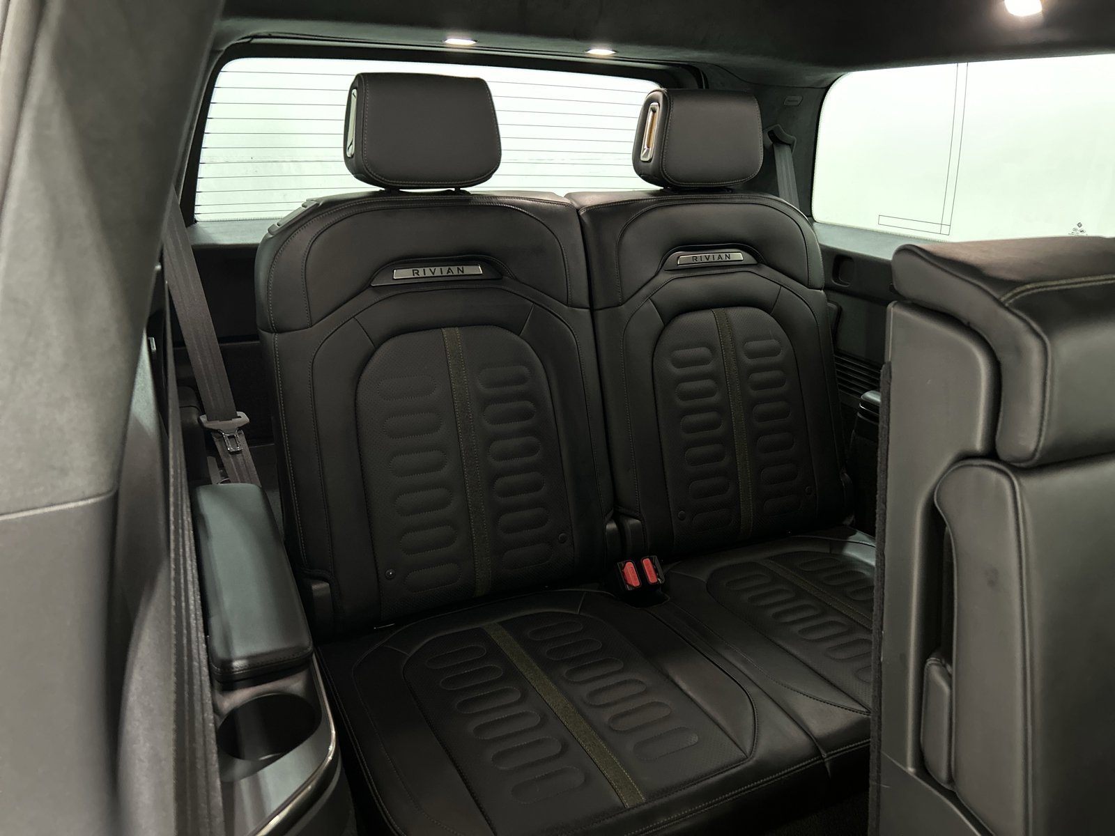 Used 2024 Rivian R1S Adventure image 25