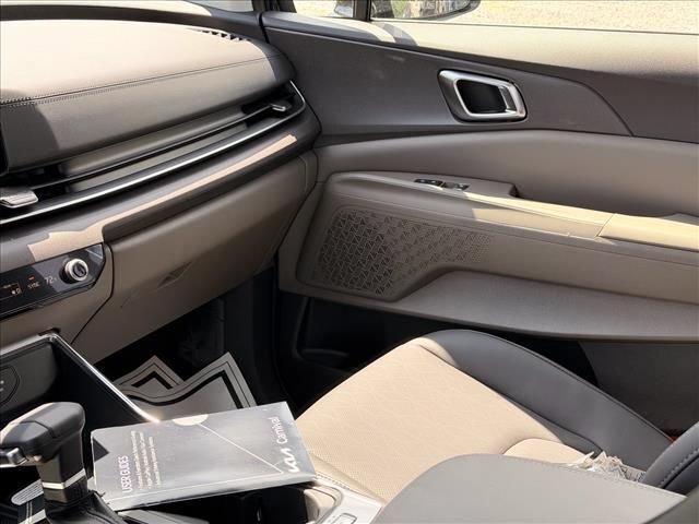 New 2026 Kia Carnival EX FWD image 13