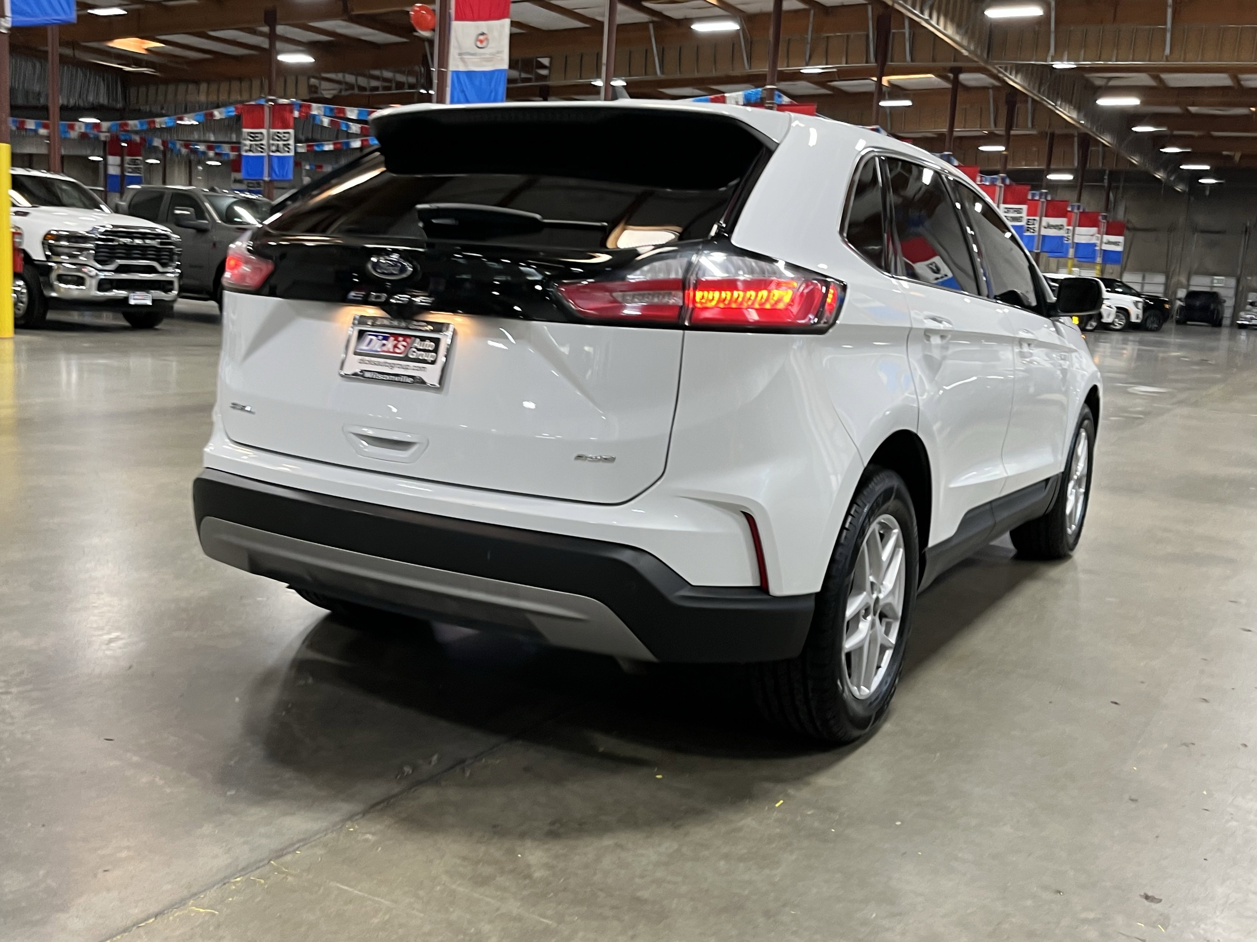 Used 2024 Ford Edge SEL image 5