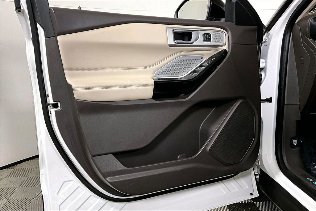 Used 2021 Ford Explorer Platinum w/ Equipment Group 601A image 23