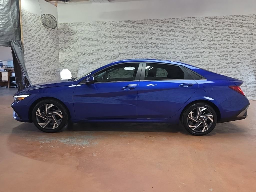 Used 2025 Hyundai Elantra SEL FWD image 4