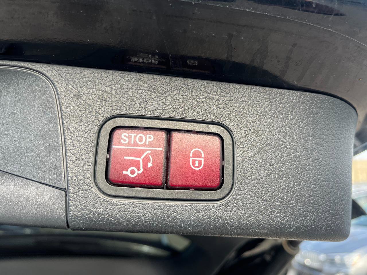 Used 2020 Mercedes-Benz GLB 250 GLB 250 4MATIC w/ Premium Package image 16