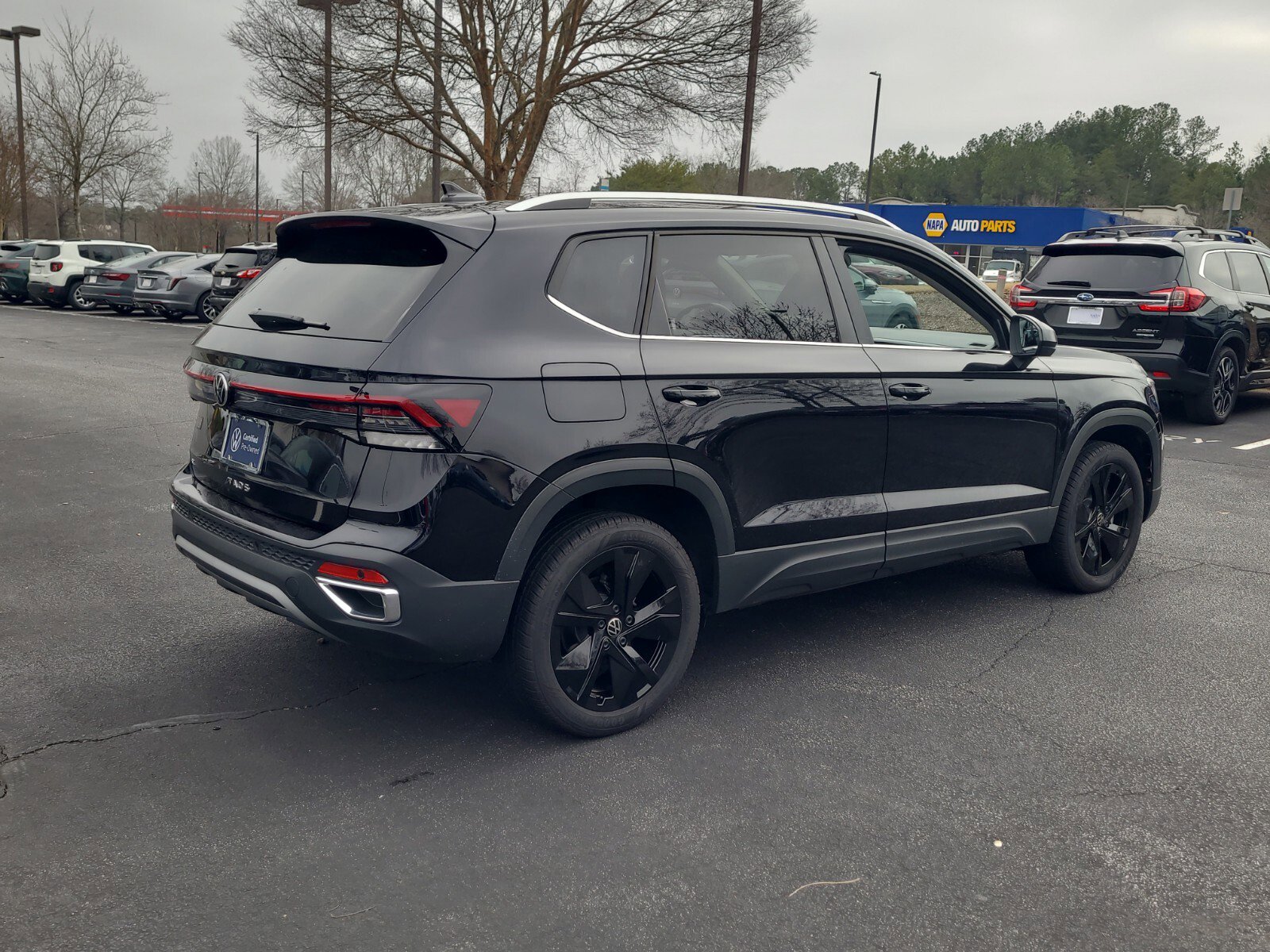 Certified 2025 Volkswagen Taos SE image 5