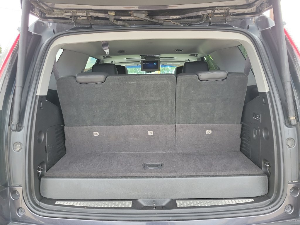 Used 2017 Cadillac Escalade Luxury AWD/4WD image 6