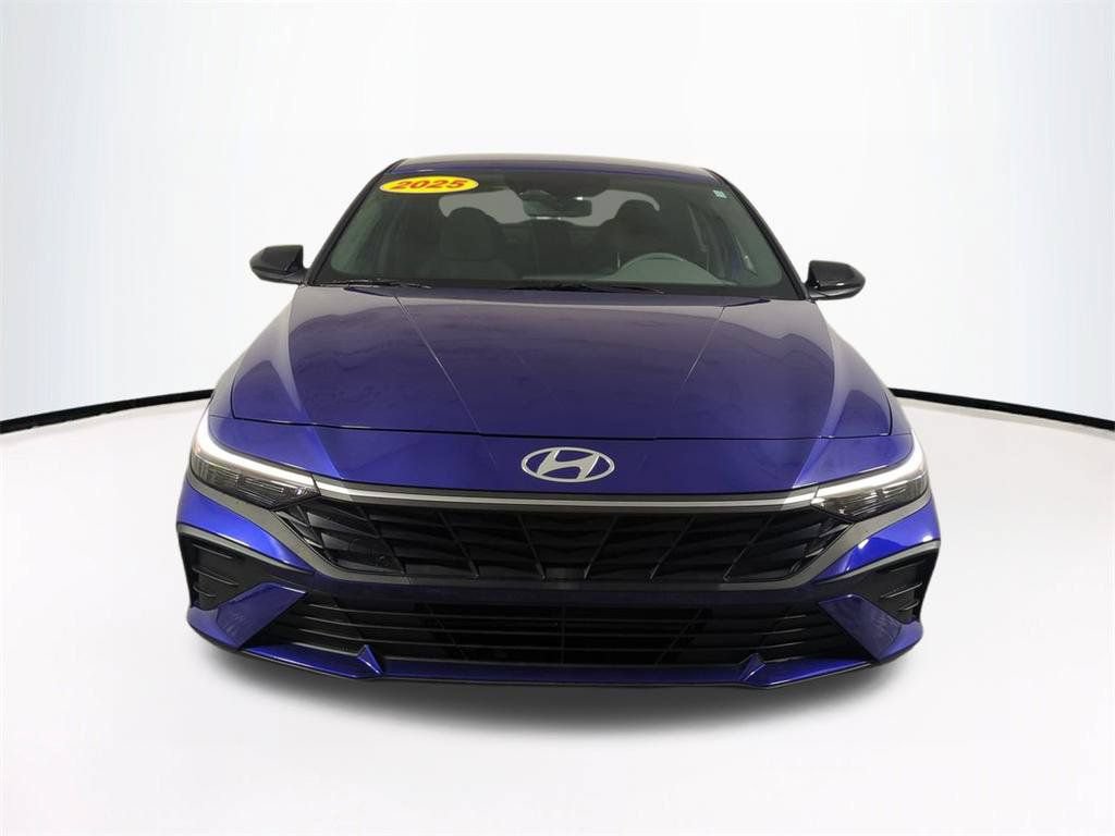 Used 2025 Hyundai Elantra Sport FWD image 3