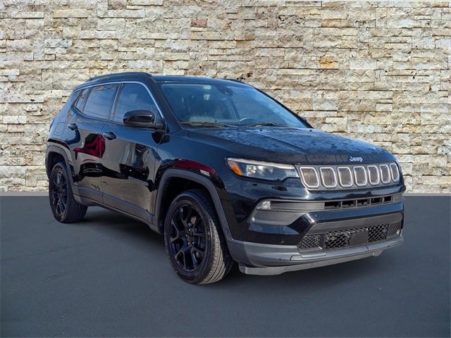 Used 2022 Jeep Compass Latitude w/ Sun and Sound Group image 2