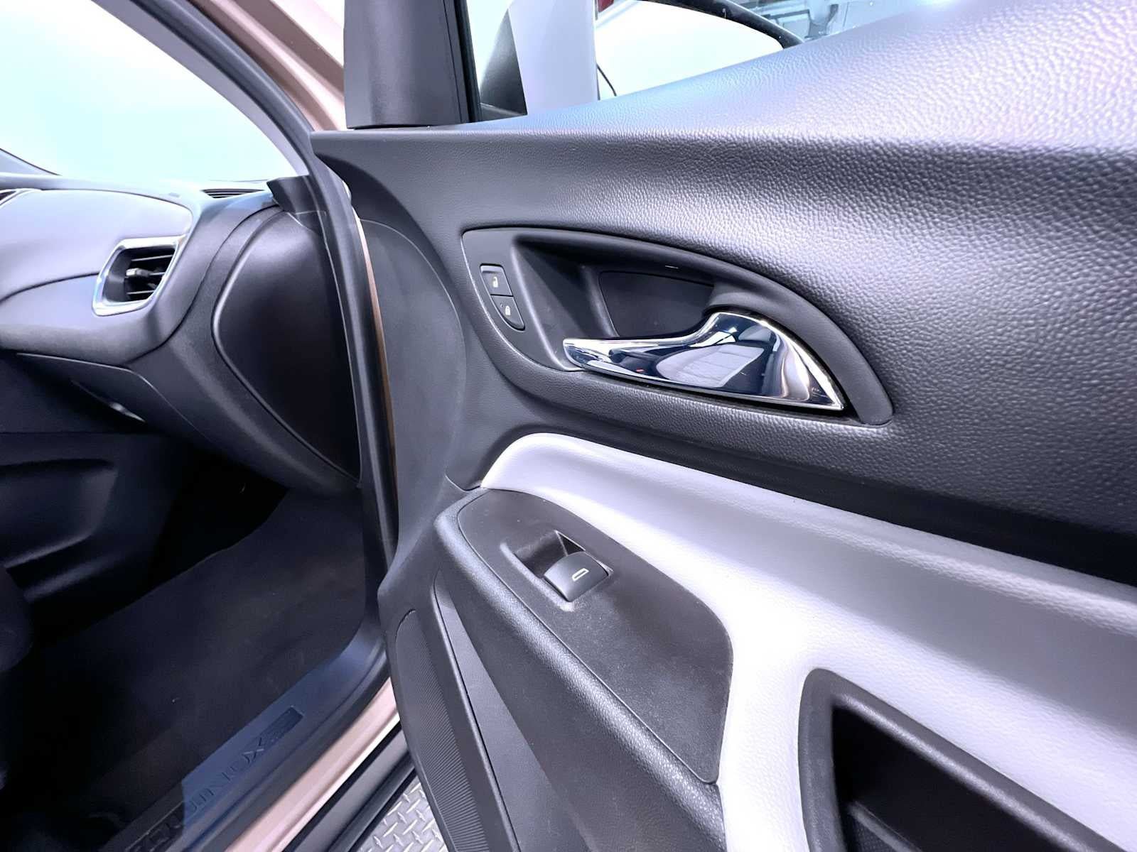 Used 2019 Chevrolet Equinox LS w/ LS Convenience Package AWD/4WD image 36