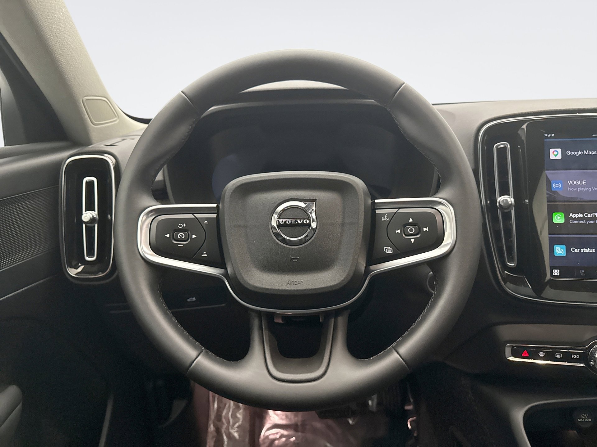 Used 2025 Volvo XC40 B5 Core image 12