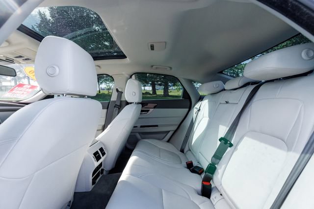 Used 2017 Jaguar XF Premium AWD/4WD image 13